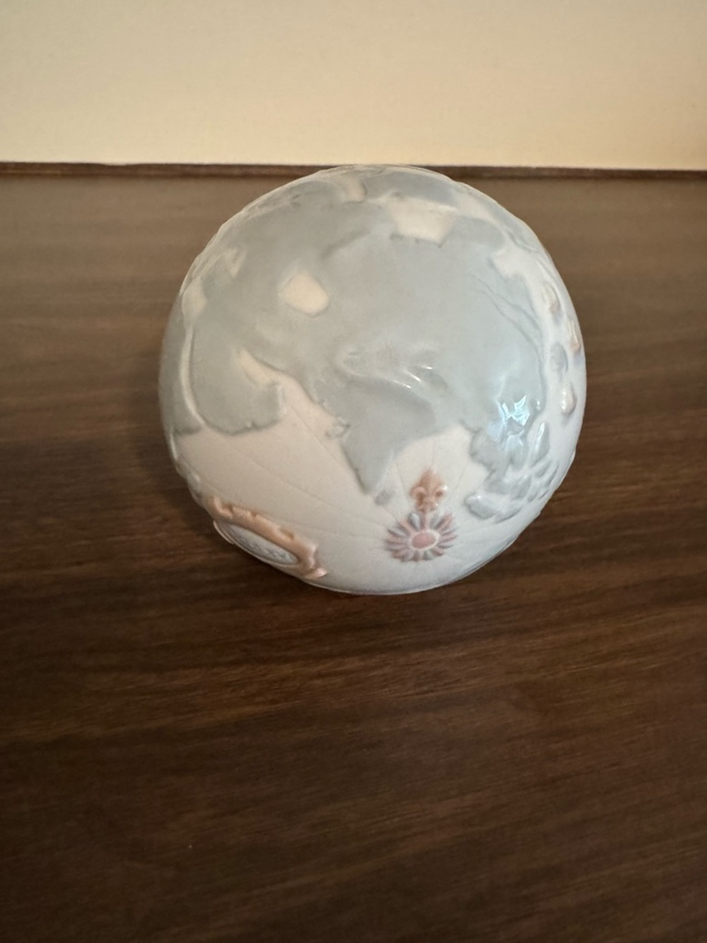 Vintage Lladró porcelain world globe paperweight, 1994 (Daísa mark) blue - Picture 3 of 11